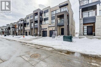 3056 Cascade Common in Oakville, ON - Building Photo - Building Photo