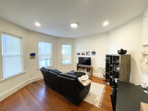 112 Hillside St, Unit 1 in Boston, MA - Building Photo - Building Photo