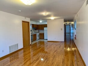 422A Warren St, Unit 1 in Harrison, NJ - Foto de edificio - Building Photo