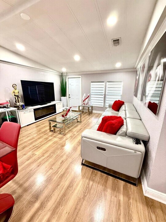 5371 NW 200th Terrace in Opa Locka, FL - Building Photo