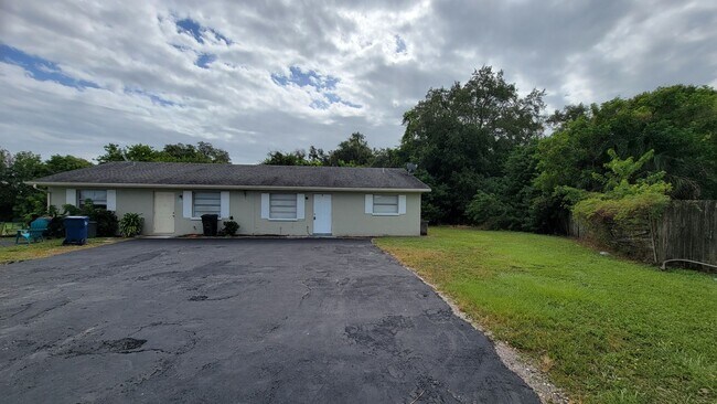 4531 67th St W-Unit -Unit A in Bradenton, FL - Building Photo - Building Photo