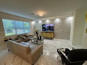 4334 Ficus St in Hollywood, FL - Building Photo - Building Photo