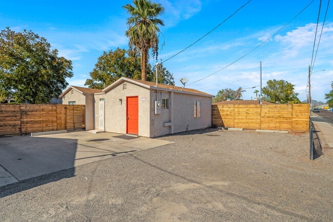 2745 E Willetta St, Unit 1 in Phoenix, AZ - Building Photo - Building Photo