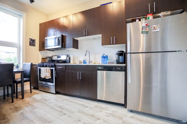 933 W Belle Plaine Ave in Chicago, IL - Building Photo - Building Photo