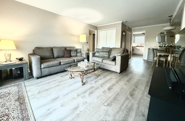 property at 904 S Plum Grove Rd