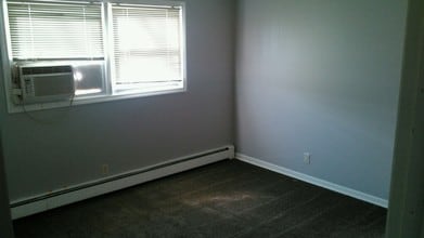325 N Nichols St, Unit 327 in Lowell, IN - Building Photo - Building Photo