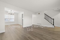 111 Sharrow Ln in Mount Laurel, NJ - Building Photo - Building Photo