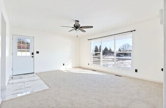 2118-2118 Avalon Cir in Bay City, MI - Foto de edificio - Building Photo