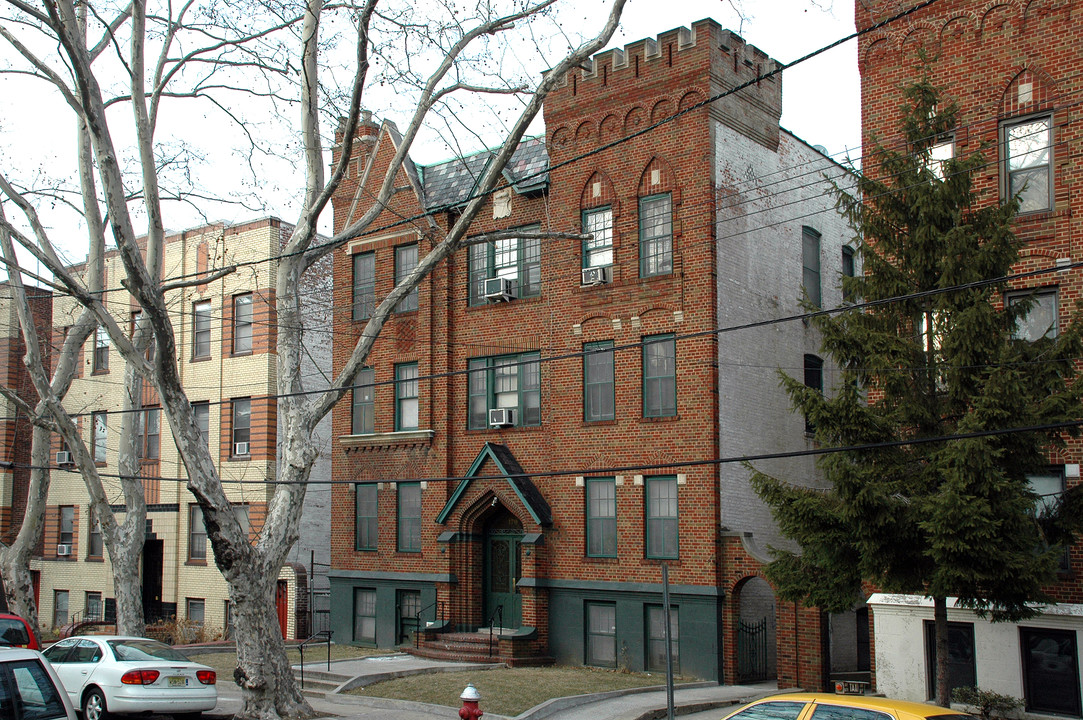 170-172 Jewett Ave in Jersey City, NJ - Foto de edificio