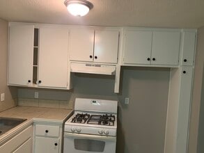 220 N Hargrave St, Unit 1 in Banning, CA - Foto de edificio - Building Photo