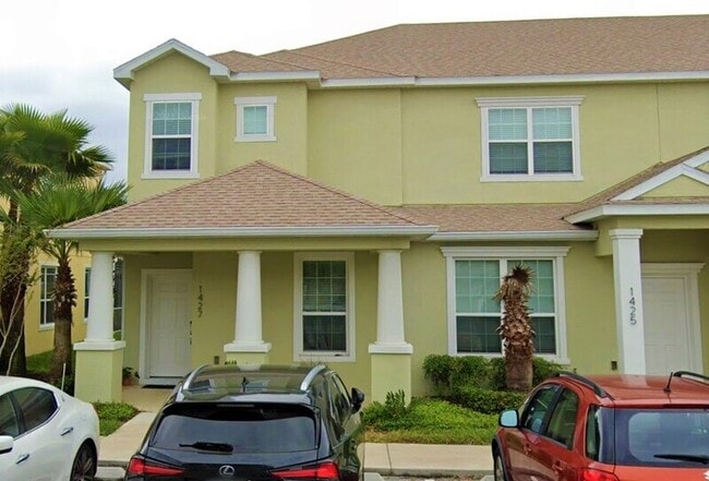 property at 1427 Retreat Cir