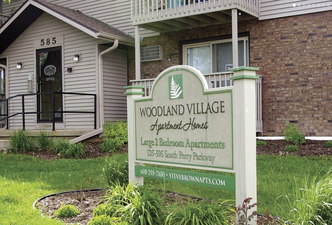 Woodland Village Apartments in Oregon, WI - Building Photo