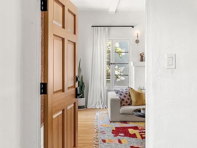 928 1/2 S Orange Grove Ave in Los Angeles, CA - Building Photo - Building Photo