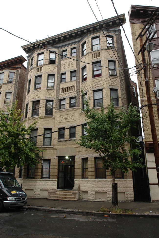 21 Lawrence St in Yonkers, NY - Building Photo - Building Photo