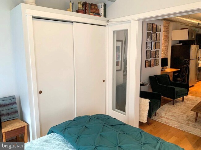 1320 Pine St-Unit -UNIT 3R in Philadelphia, PA - Building Photo - Building Photo
