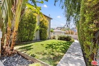 2320 Belleglade Ave in Los Angeles, CA - Building Photo - Building Photo