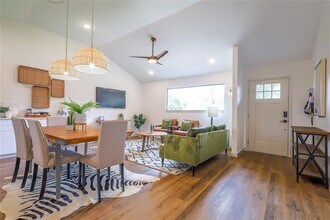 6920 Bryn Mawr Dr in Austin, TX - Building Photo - Building Photo