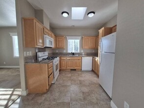 1028 Shawnee Trail in Redding, CA - Building Photo - Building Photo