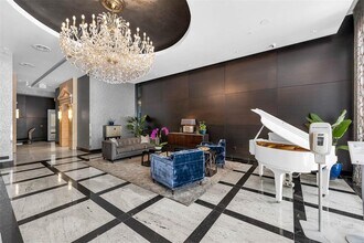 100 S Eola Dr in Orlando, FL - Foto de edificio - Building Photo