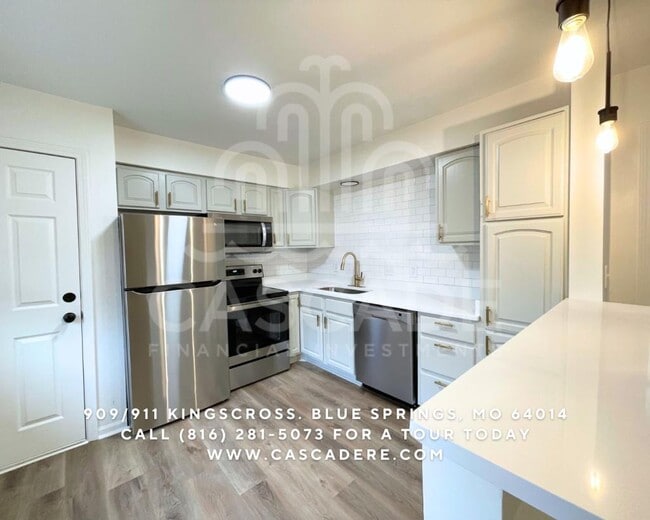 property at 911 SW Kingscross Rd