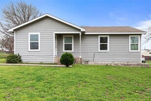 505 S 5th St in Crandall, TX - Building Photo