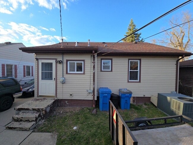 25517 Yale St in Dearborn Heights, MI - Building Photo - Building Photo