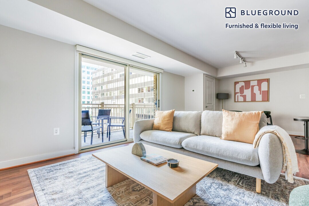 4001 9th St N, Unit FL6-ID1118 in Arlington, VA - Foto de edificio