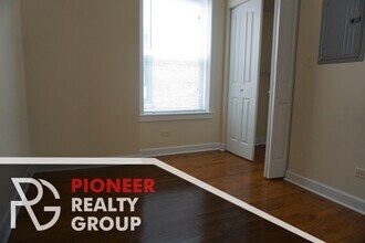 849 W Cornelia Ave, Unit 2 in Chicago, IL - Building Photo - Building Photo