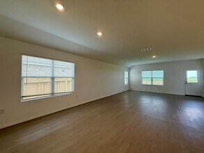 106 Camargue Dr in Hutto, TX - Building Photo - Building Photo
