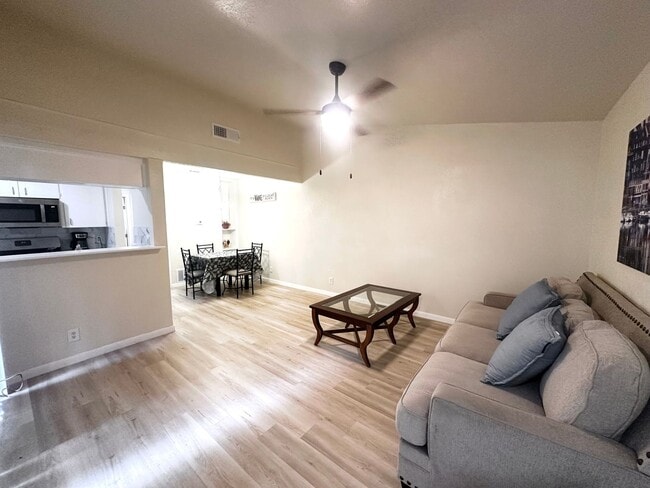 5906 Emerald Forest Dr in Austin, TX - Building Photo - Building Photo