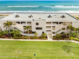 2101 Atlantic St in Melbourne Beach, FL - Building Photo