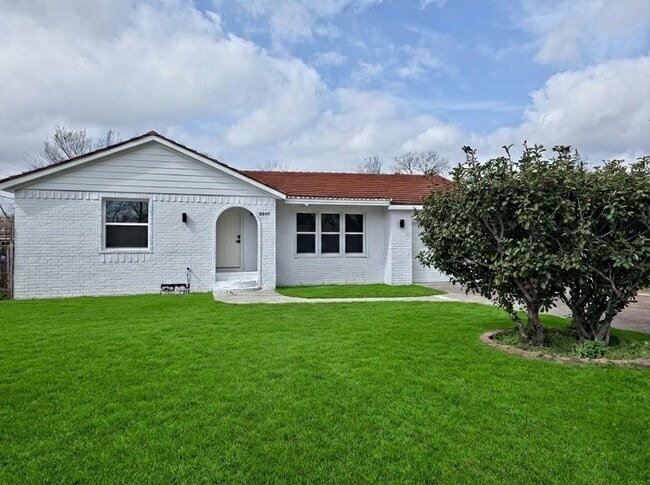 4607 Englewood St in Houston, TX - Foto de edificio - Building Photo