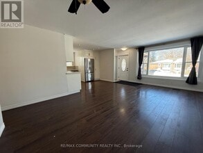 47 Davis Rd in Aurora, ON - Building Photo - Building Photo