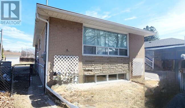 55 Flintwick Dr in Toronto, ON - Building Photo - Building Photo