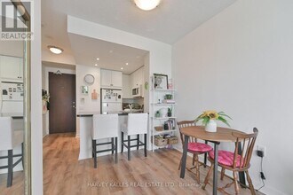 85 Bloor St E in Toronto, ON - Building Photo - Building Photo