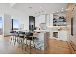 255 Hennepin Ave in Minneapolis, MN - Building Photo - Building Photo