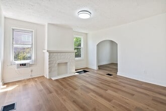 348-350-350 Wyoming St in Pittsburgh, PA - Foto de edificio - Building Photo