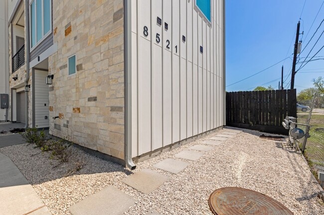 8521 D St in Houston, TX - Building Photo - Building Photo