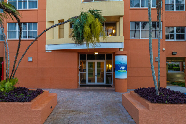 Vacation Village in Weston, FL - Foto de edificio - Building Photo