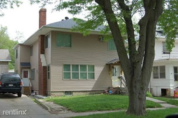 210 E Davenport St-Unit -Apt 2 in Iowa City, IA - Building Photo