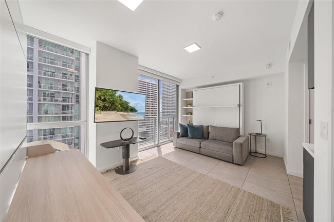 227 NE 2nd St, Unit 1911 in Miami, FL - Foto de edificio - Building Photo