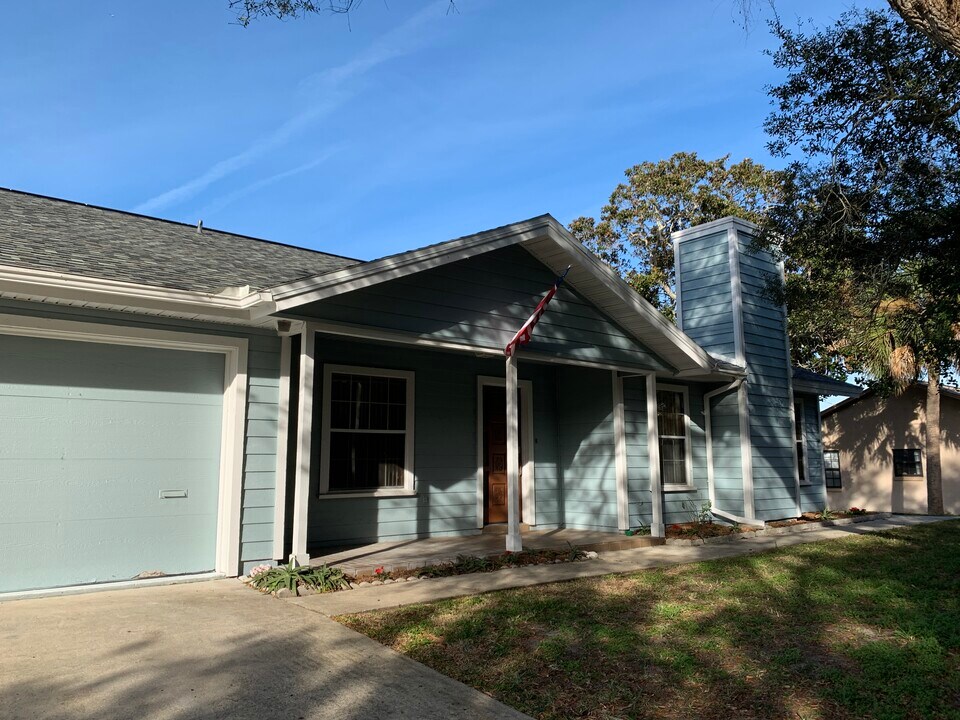 51 Concord Dr in Ormond Beach, FL - Foto de edificio