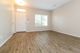 25571 W St James Ave in Buckeye, AZ - Foto de edificio - Building Photo