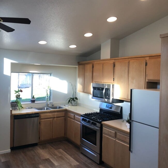 7635 Devonshire Ln in Reno, NV - Building Photo - Building Photo