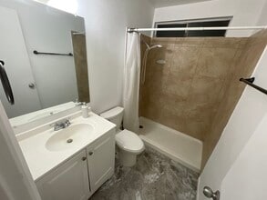 424 W Wilson Ave, Unit C in Ridgecrest, CA - Building Photo - Building Photo