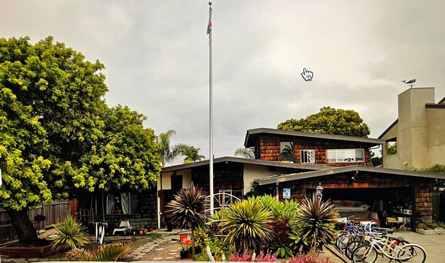 6876 Del Playa Dr in Goleta, CA - Building Photo - Building Photo