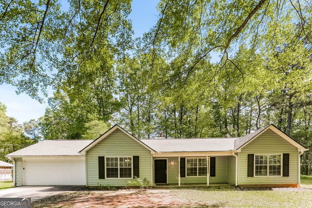 130 Harriette Dr in Stockbridge, GA - Building Photo