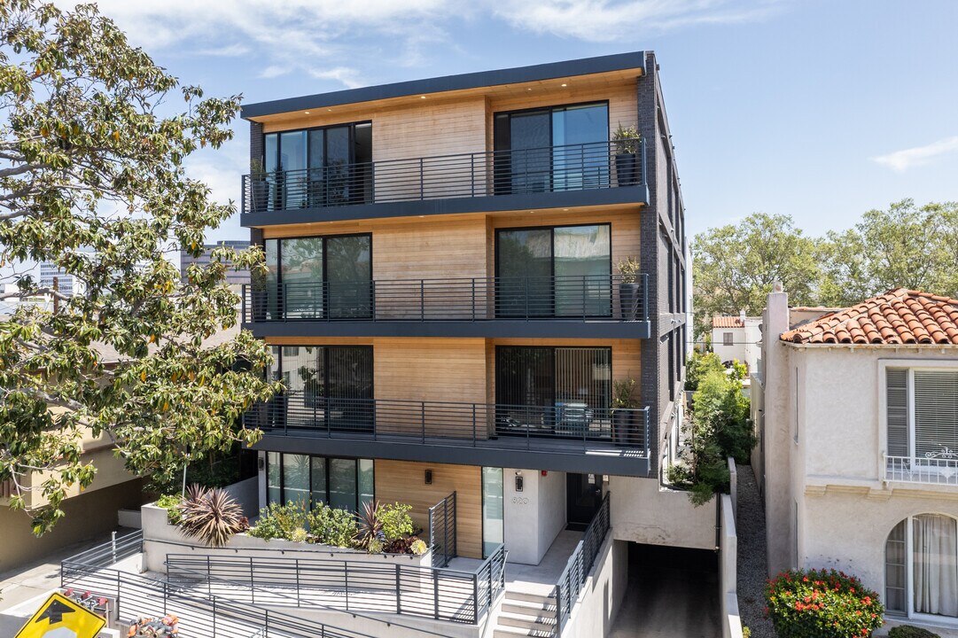 820 S Sherbourne Dr in Los Angeles, CA - Foto de edificio