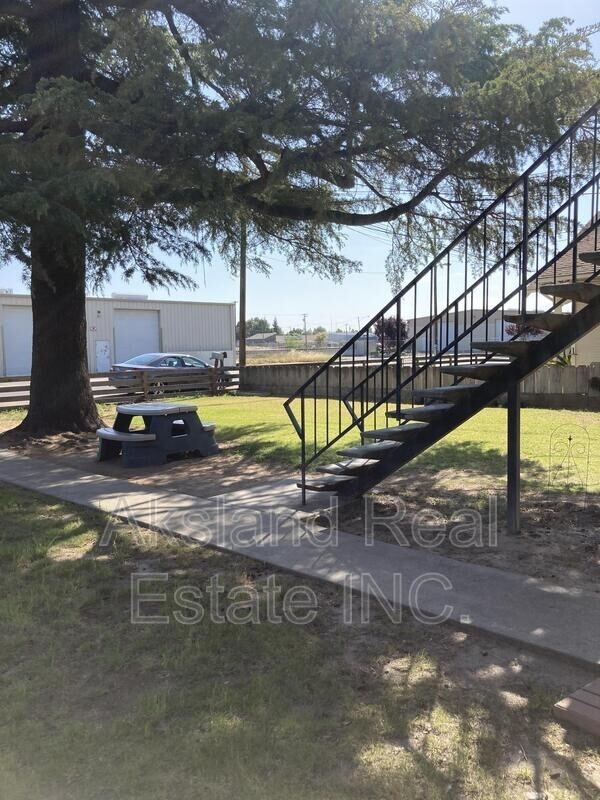 property at 4707 Elm St