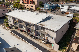 6th Ave in Belmont, CA - Foto de edificio - Building Photo